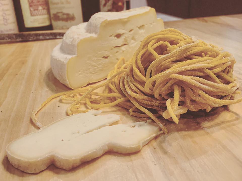 Tagliolini al tartufo nero e Montebore - Agnolotto Tortona